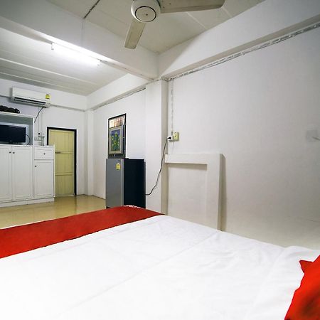 Oyo 560 Chang Hostel Suvarnabhumi Bangkok Buitenkant foto