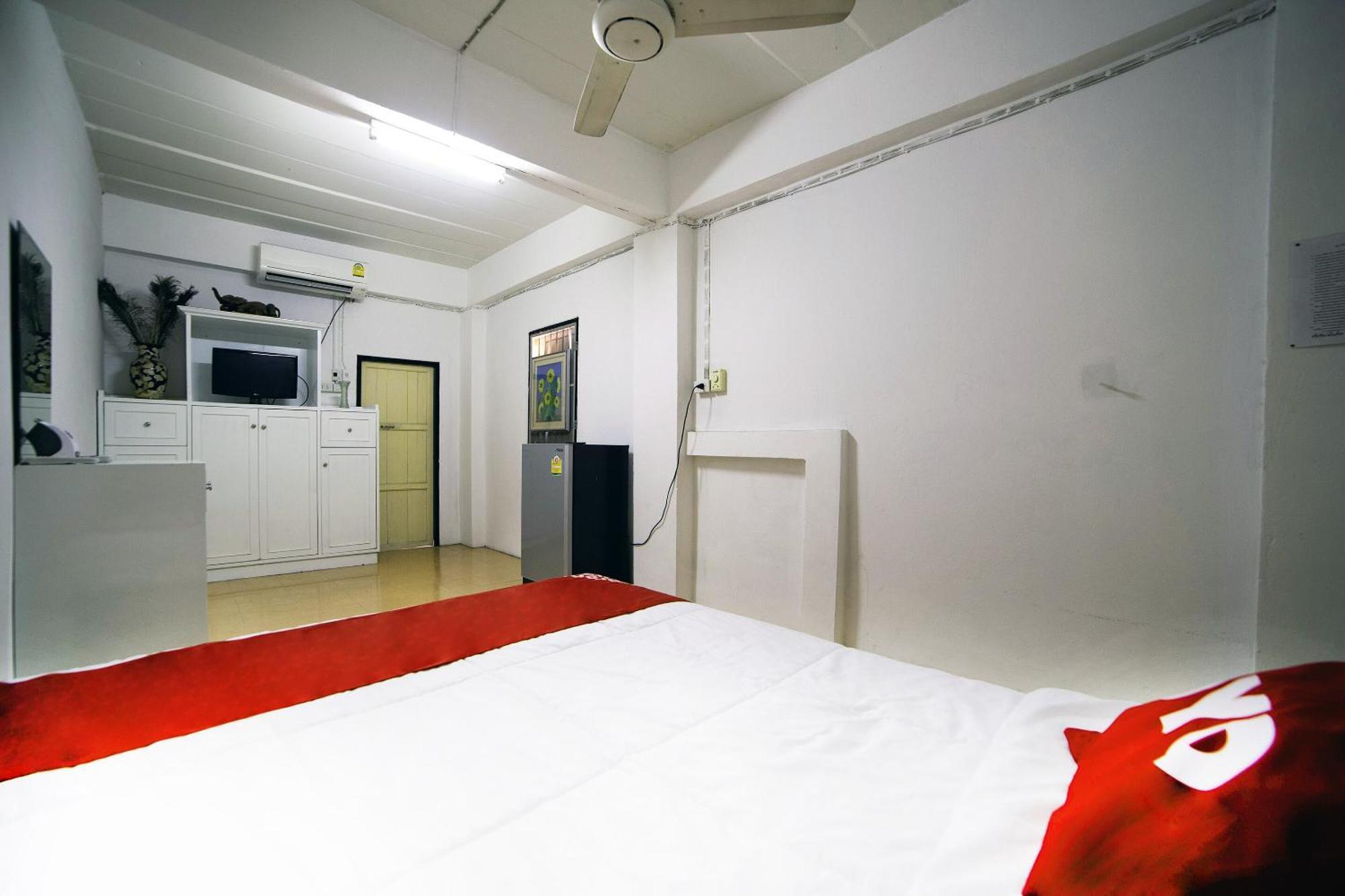 Oyo 560 Chang Hostel Suvarnabhumi Bangkok Buitenkant foto